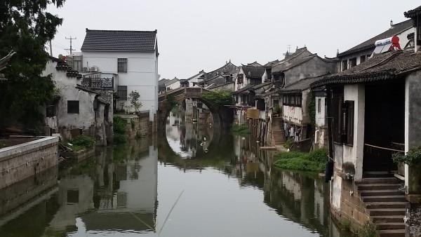 你会要亲戚家儿童旧衣服吗?孩子穿旧衣服有这两个危害你知道吗?